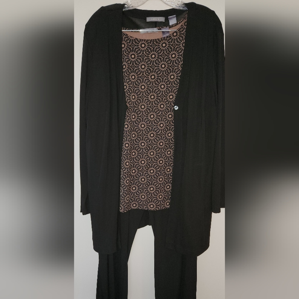 NWOT 3 PC Liz Claiborne 1X Blouse & Jacket / 2X Pants.
